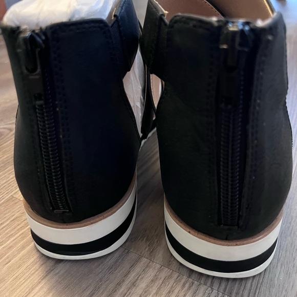 Life Stride Black Crisscross Wedge NIB Size 10 - Picture 3 of 11